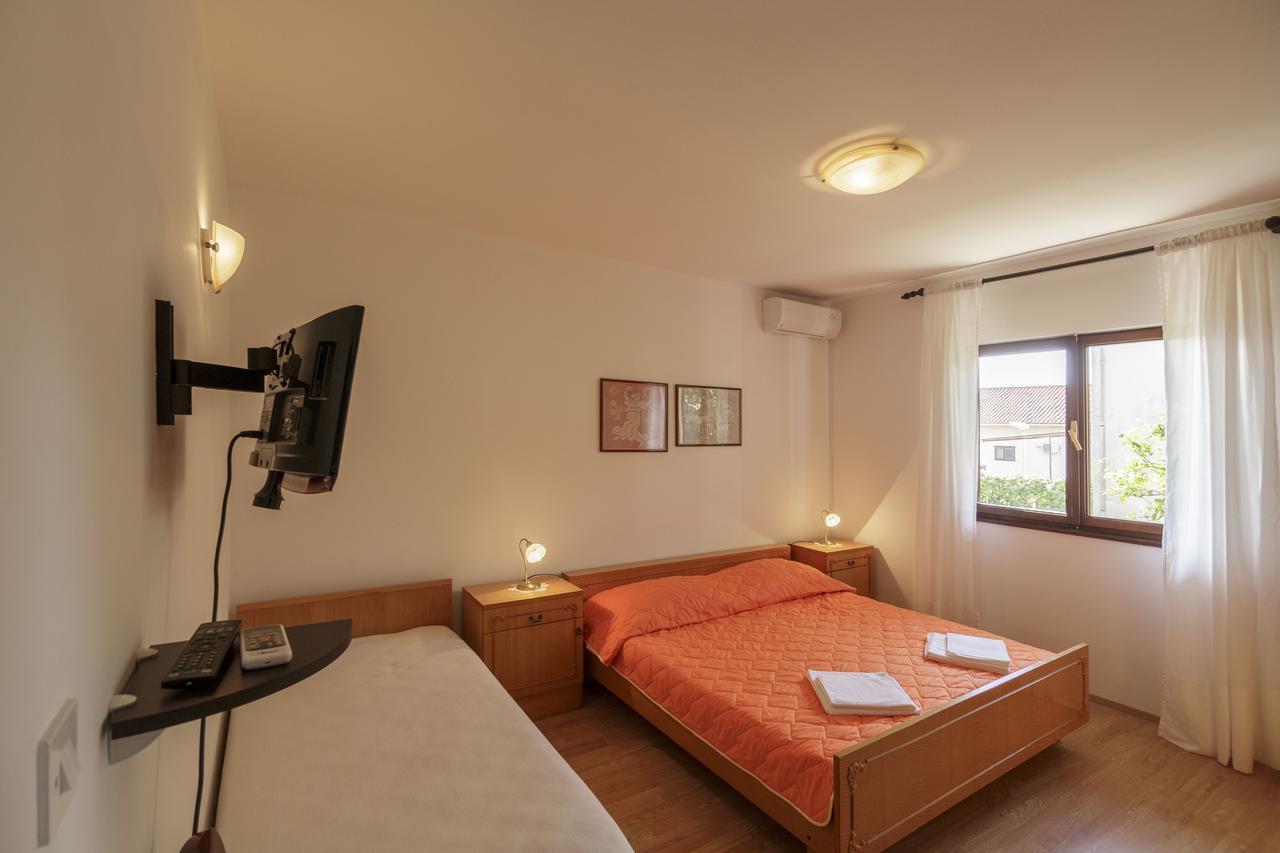Apartmani Jordana Komiža Zewnętrze zdjęcie