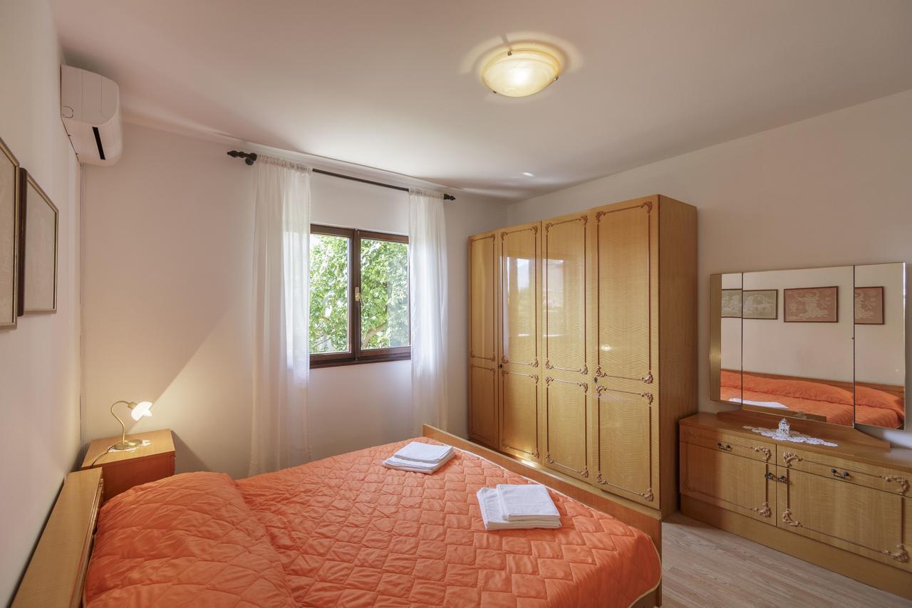 Apartmani Jordana Komiža Zewnętrze zdjęcie