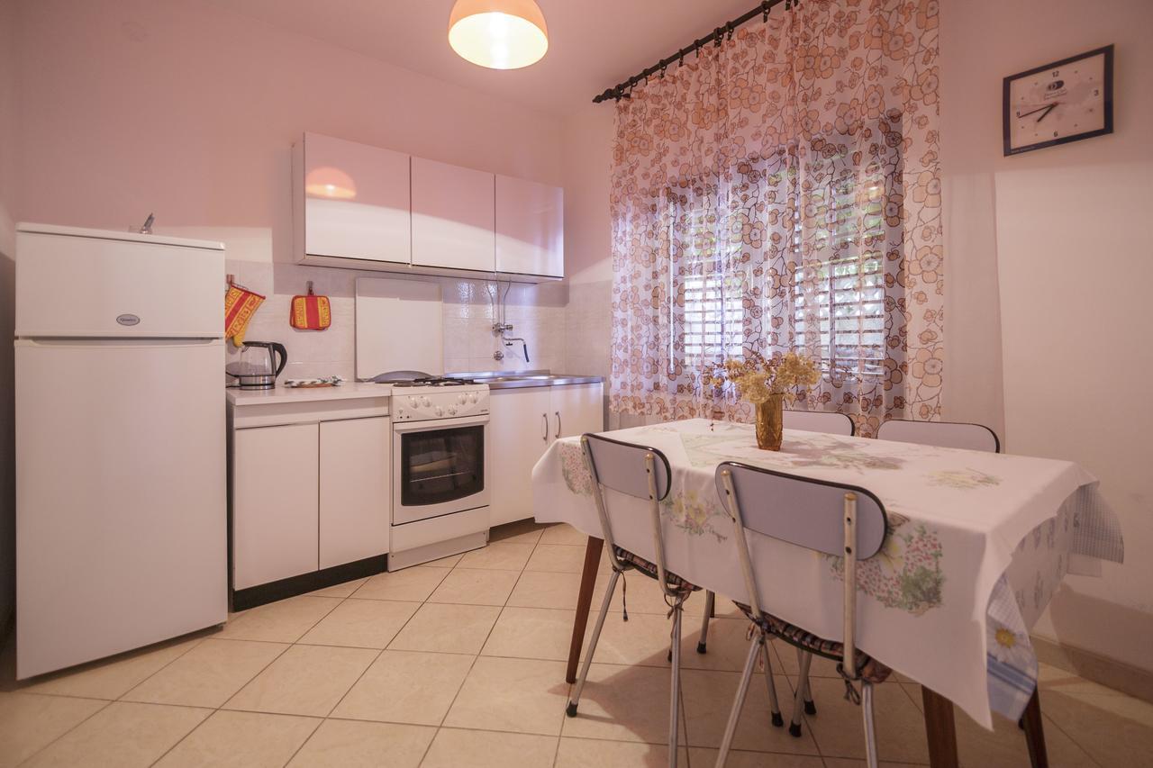 Apartmani Jordana Komiža Zewnętrze zdjęcie