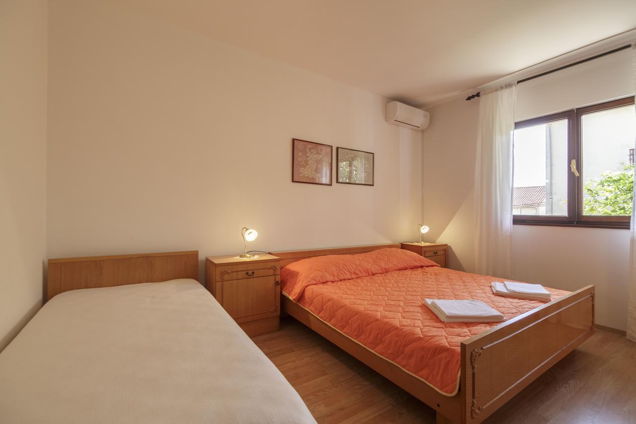 Apartmani Jordana Komiža Zewnętrze zdjęcie