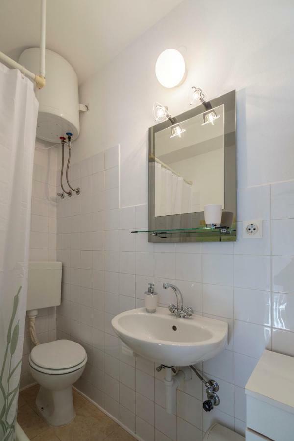 Apartmani Jordana Komiža Zewnętrze zdjęcie