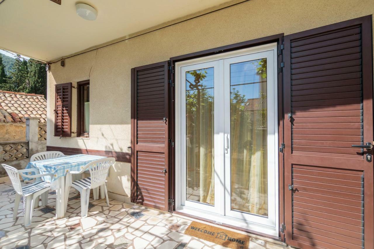 Apartmani Jordana Komiža Zewnętrze zdjęcie