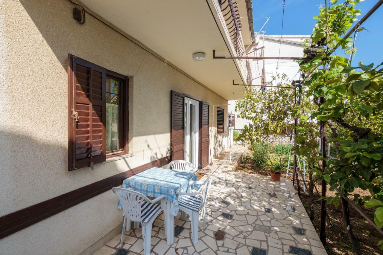 Apartmani Jordana Komiža Zewnętrze zdjęcie