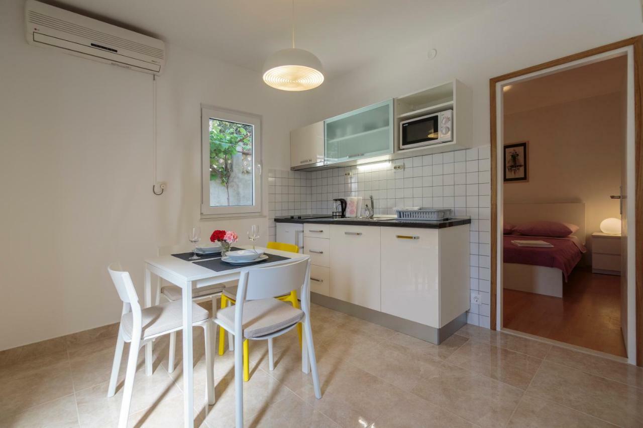 Apartmani Jordana Komiža Zewnętrze zdjęcie