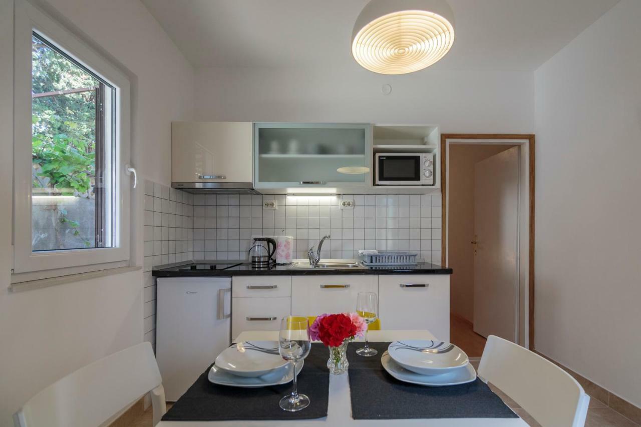 Apartmani Jordana Komiža Zewnętrze zdjęcie
