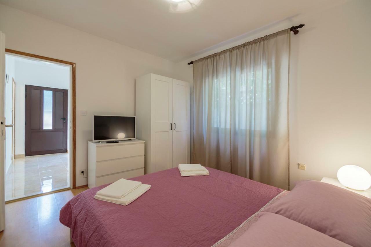 Apartmani Jordana Komiža Zewnętrze zdjęcie
