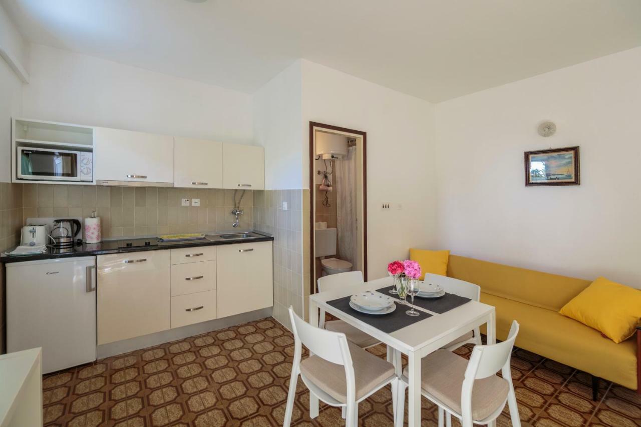 Apartmani Jordana Komiža Zewnętrze zdjęcie