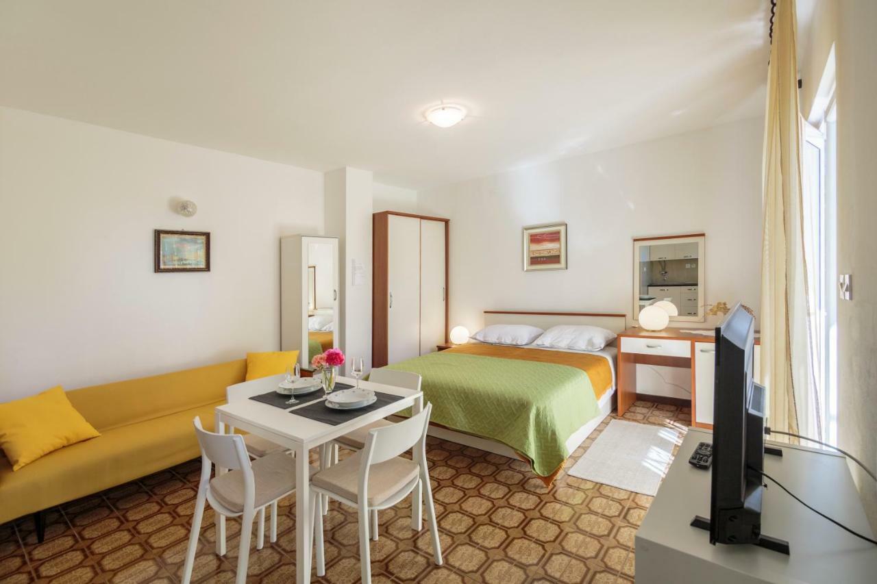 Apartmani Jordana Komiža Zewnętrze zdjęcie