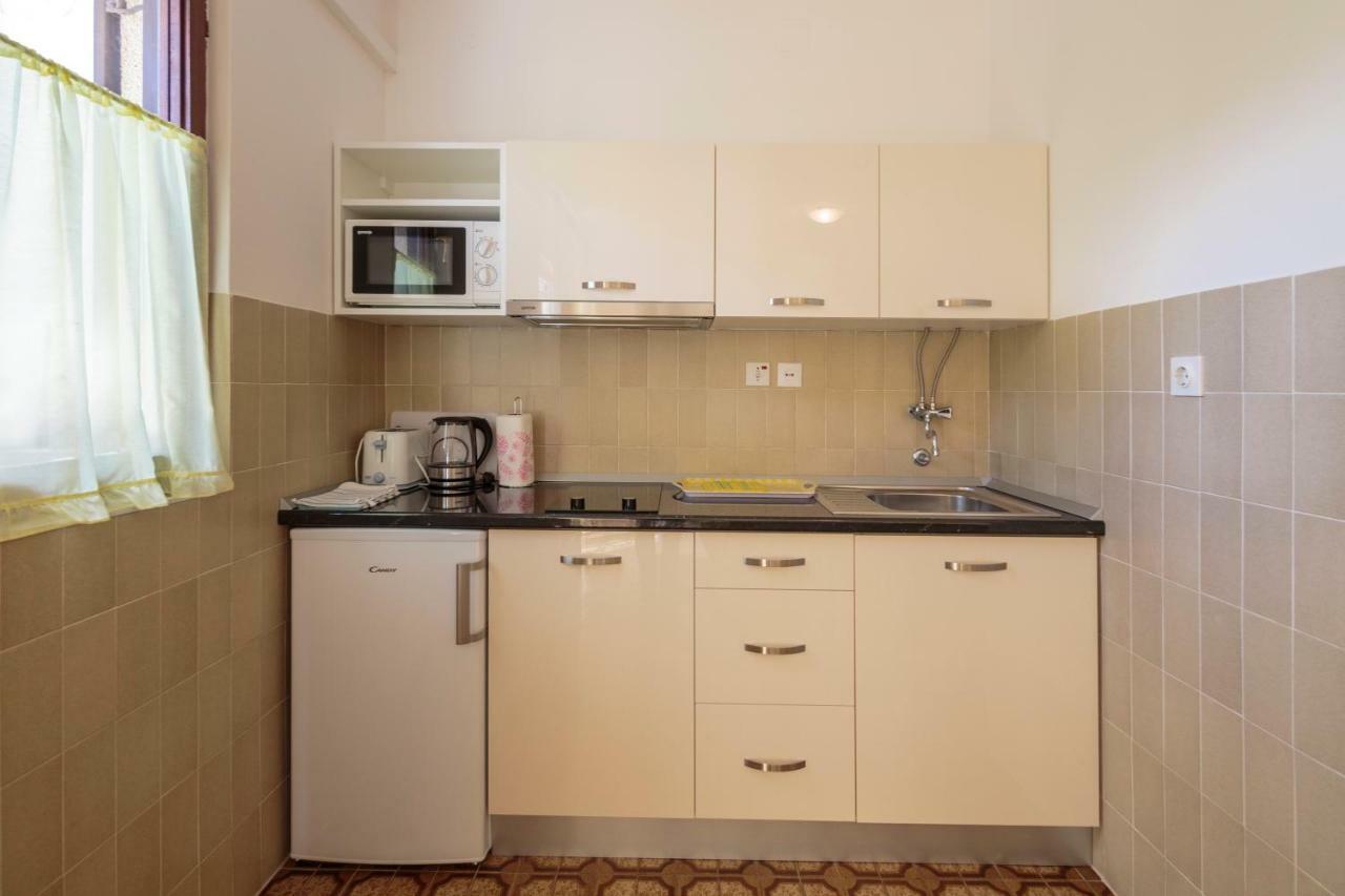 Apartmani Jordana Komiža Zewnętrze zdjęcie
