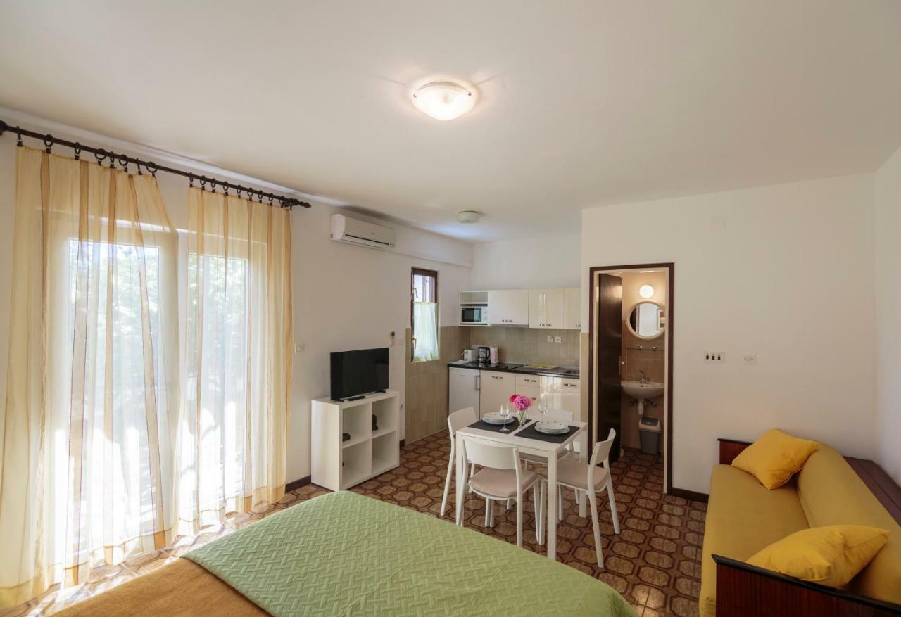 Apartmani Jordana Komiža Zewnętrze zdjęcie