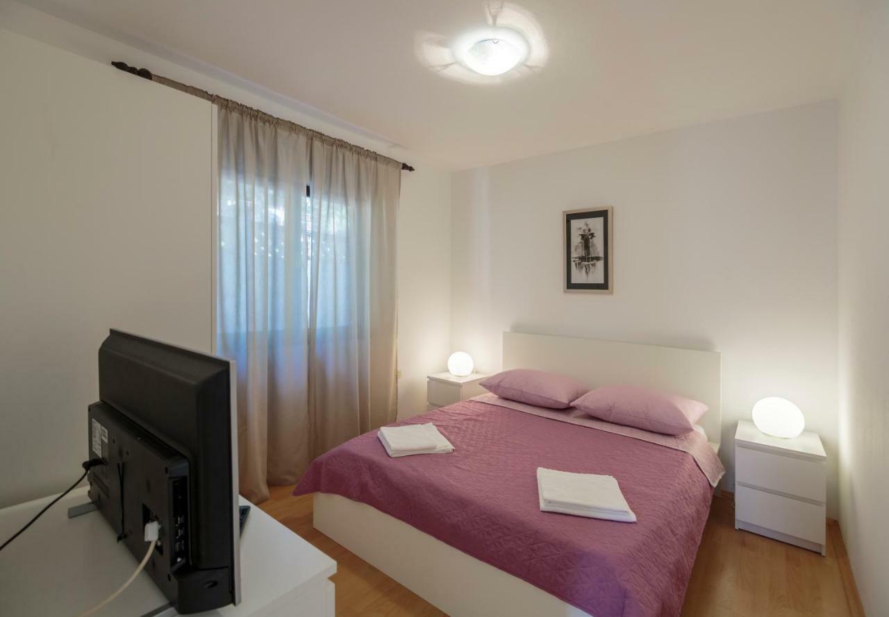 Apartmani Jordana Komiža Zewnętrze zdjęcie